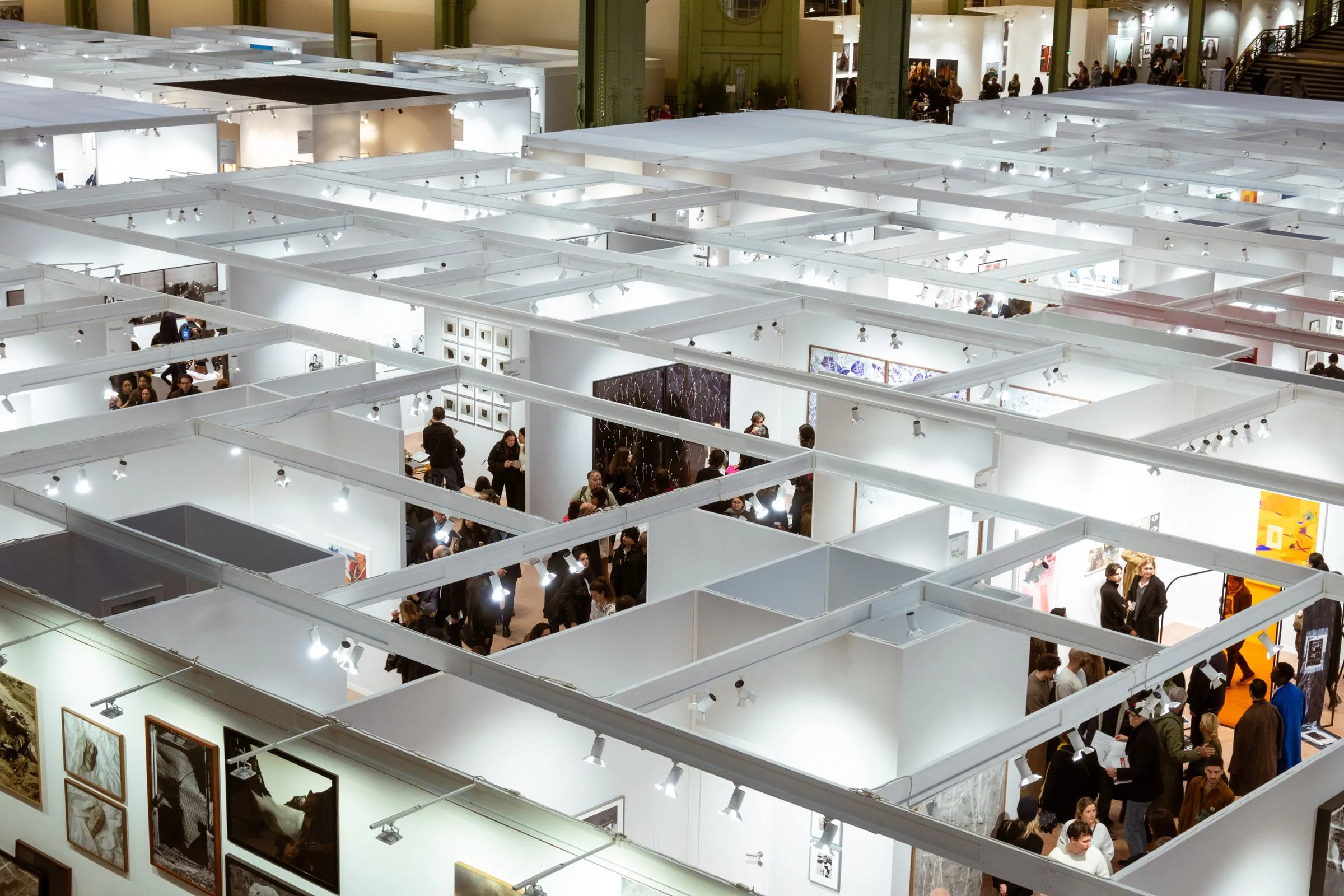 Visitors walking through a trade fair hall