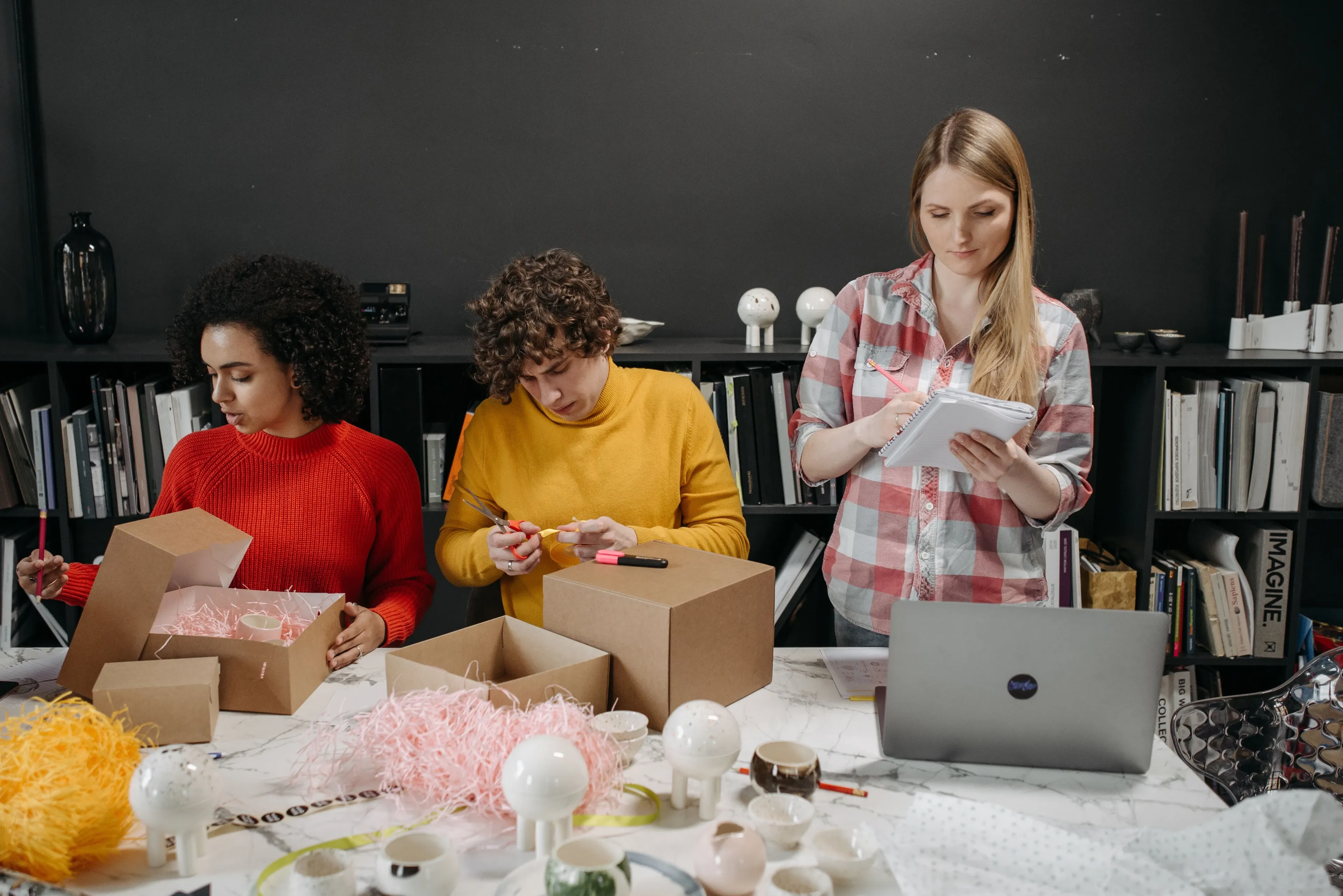 AI can streamline order processing and related administrative tasks, giving employees more time to focus on other operational activities (Photo: Pexels).